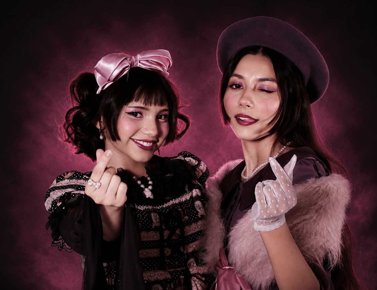 Estilismo y maquillaje de moda gótica coreana alternativa en Bogotá — Look K-Goth
